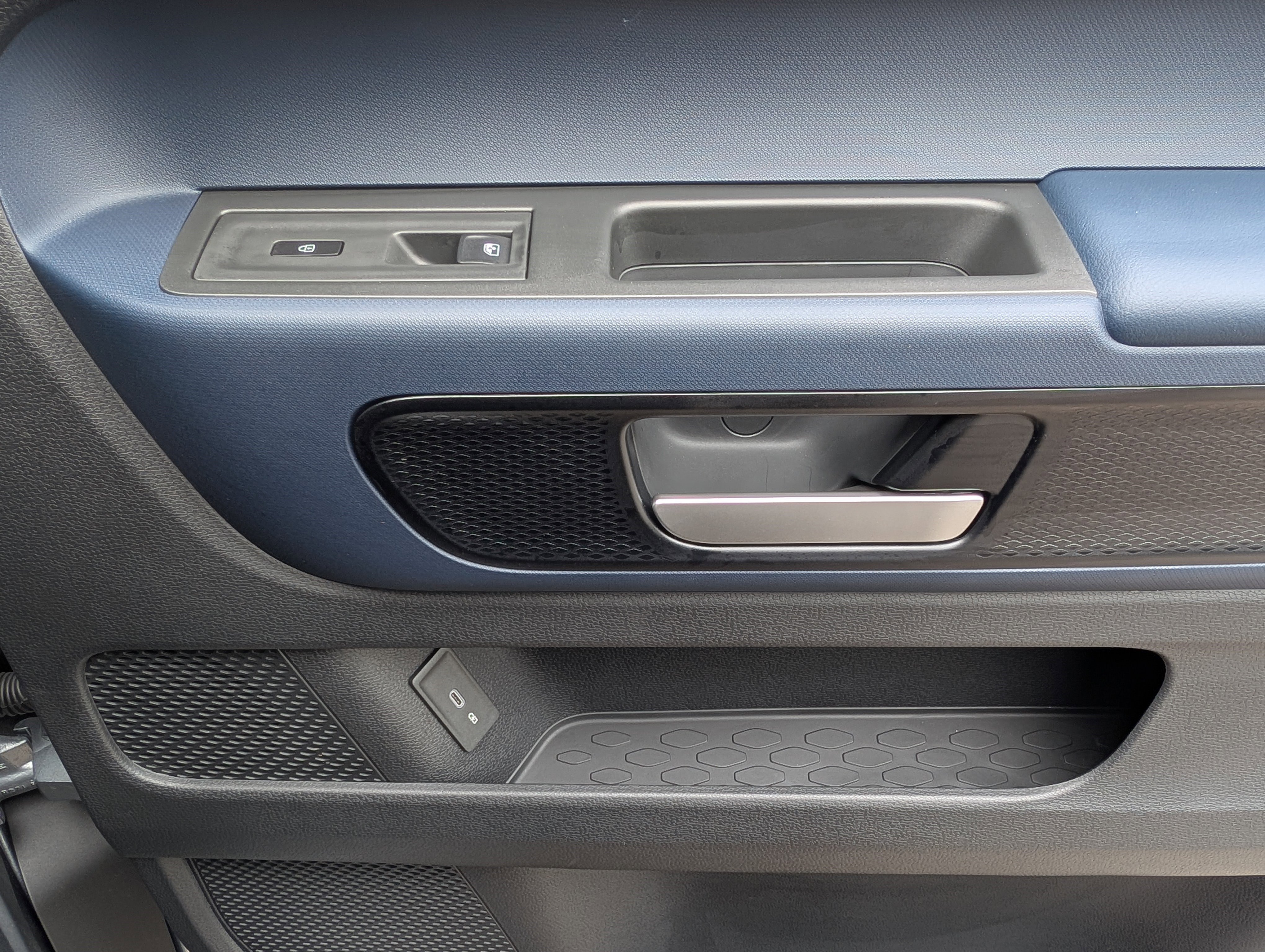 Used 2025 Volkswagen ID. Buzz Pro S Plus RWD image 21