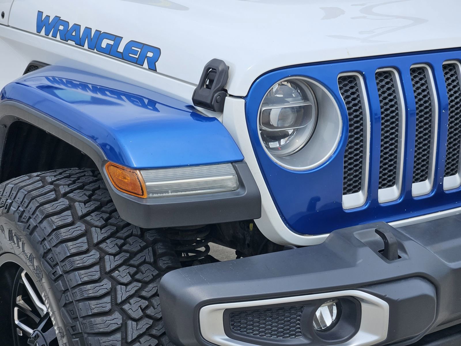 Used 2018 Jeep Wrangler Unlimited Sahara AWD/4WD image 10