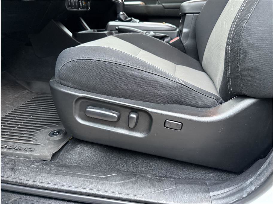 Used 2023 Toyota Tacoma TRD Sport w/ Advanced Technology Package image 15