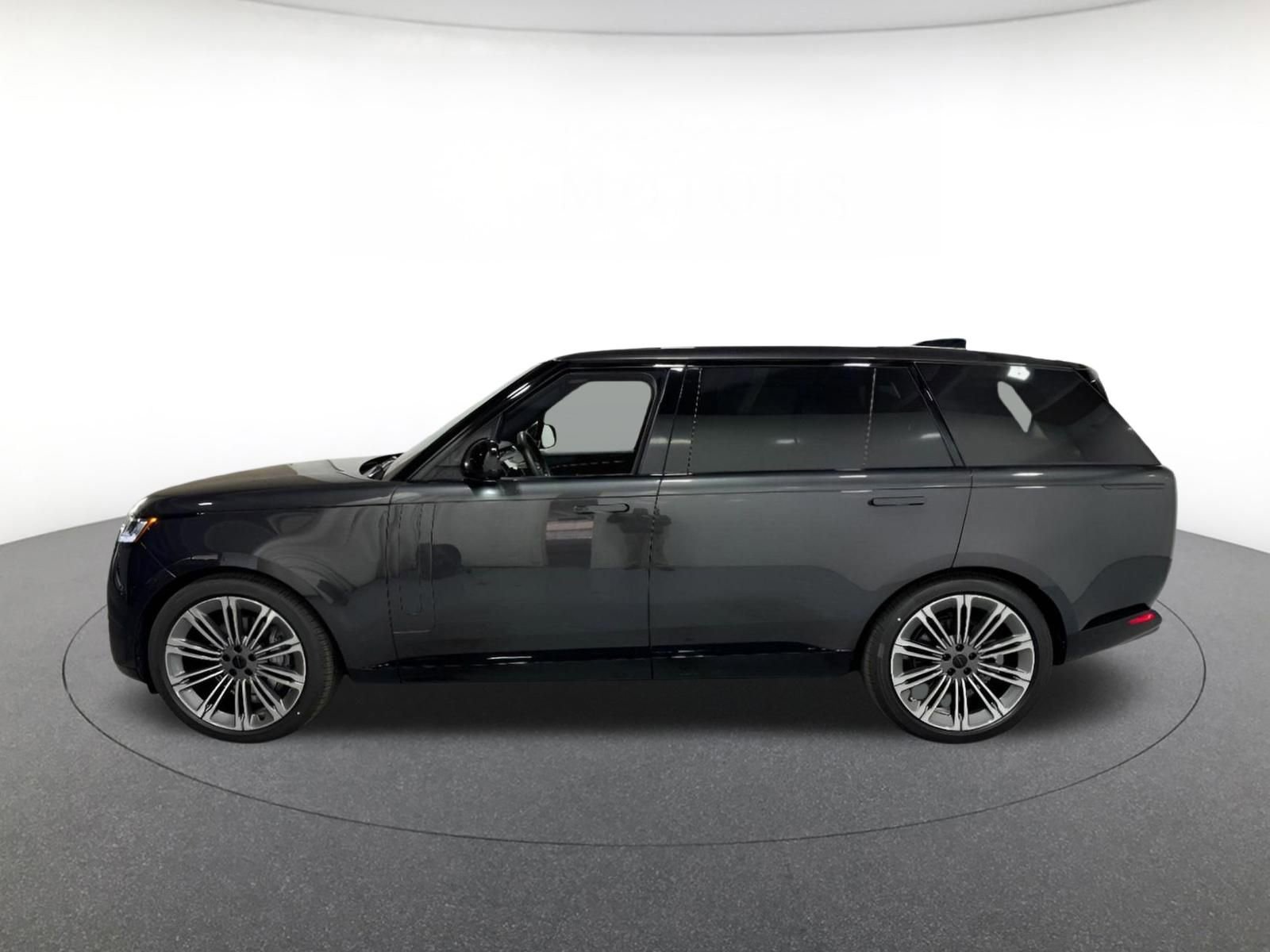 New 2026 Land Rover Range Rover Long Wheelbase SE image 2