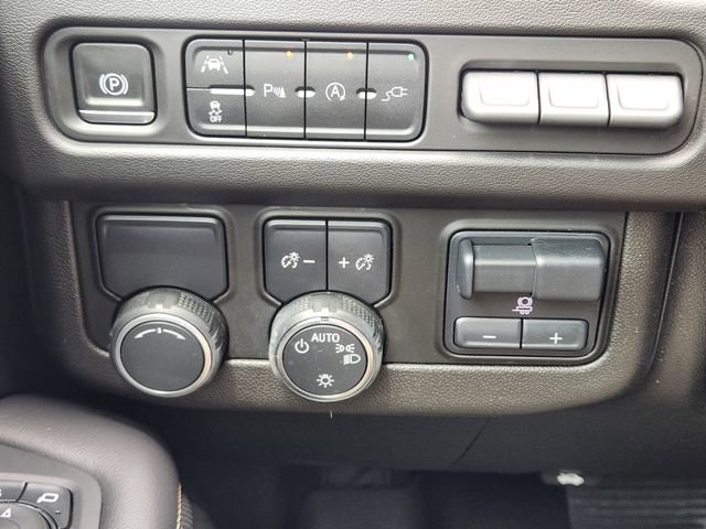 Used 2021 Chevrolet Tahoe Premier w/ Premium Package RWD image 25