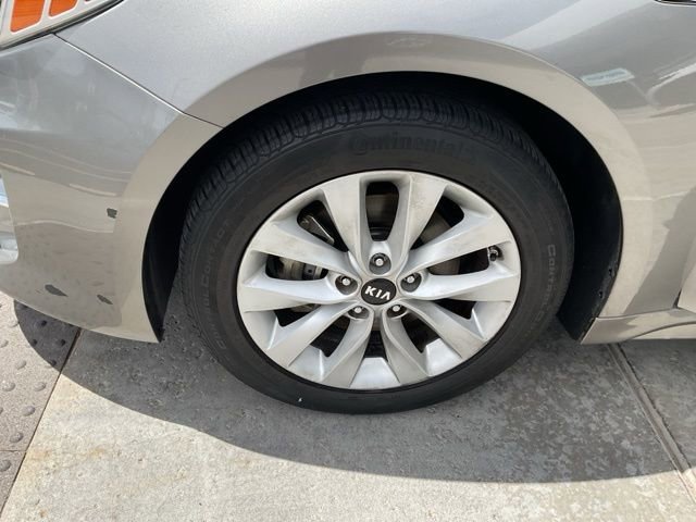 Used 2018 Kia Optima LX w/ 17" Alloy Wheels Package FWD image 12
