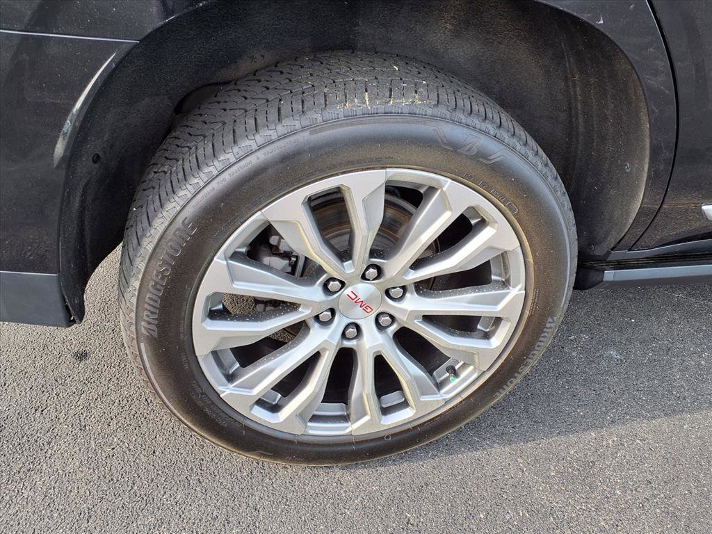 Used 2021 GMC Yukon Denali w/ Denali Premium Package image 22