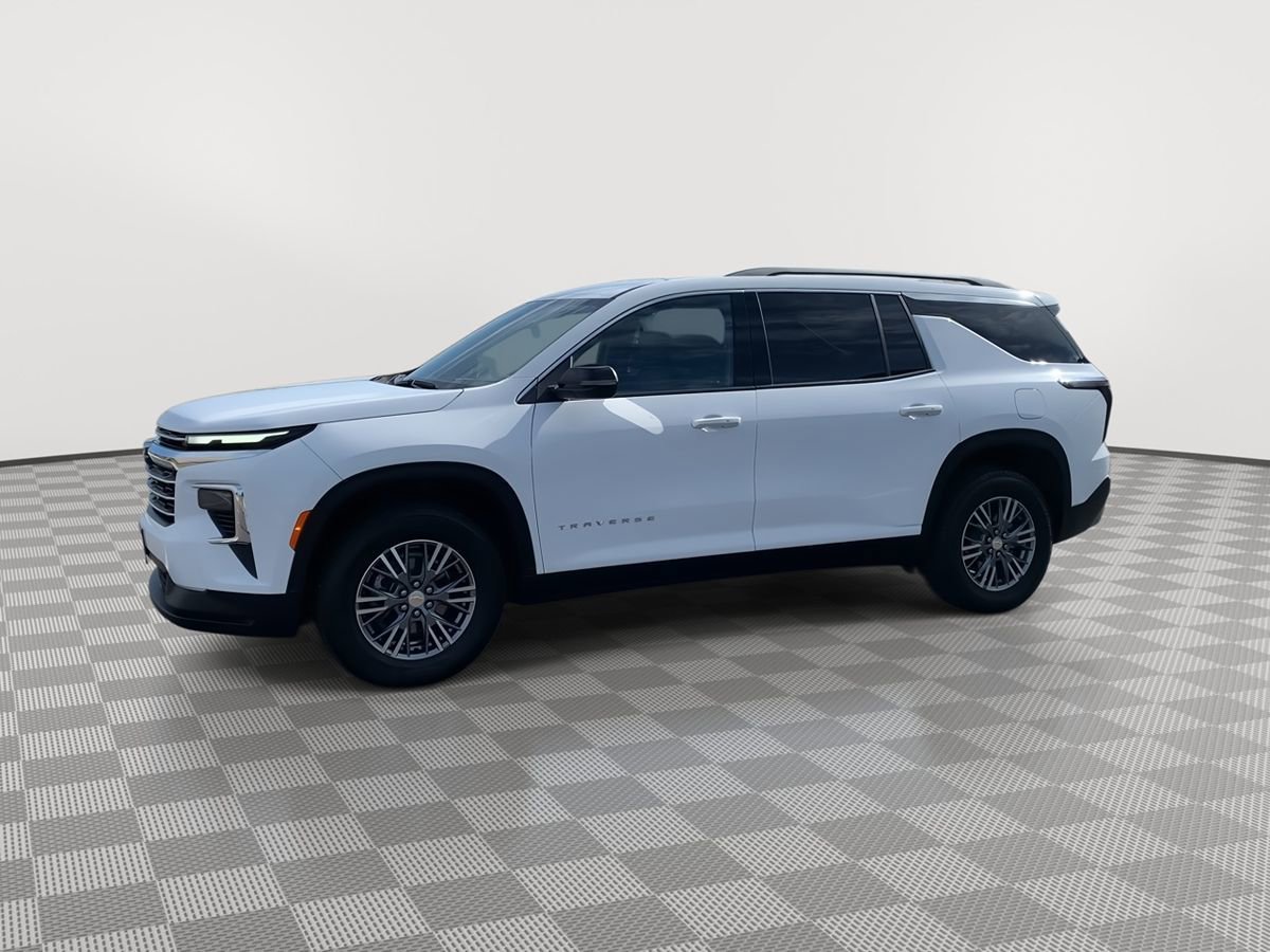 Used 2025 Chevrolet Traverse LT image 3