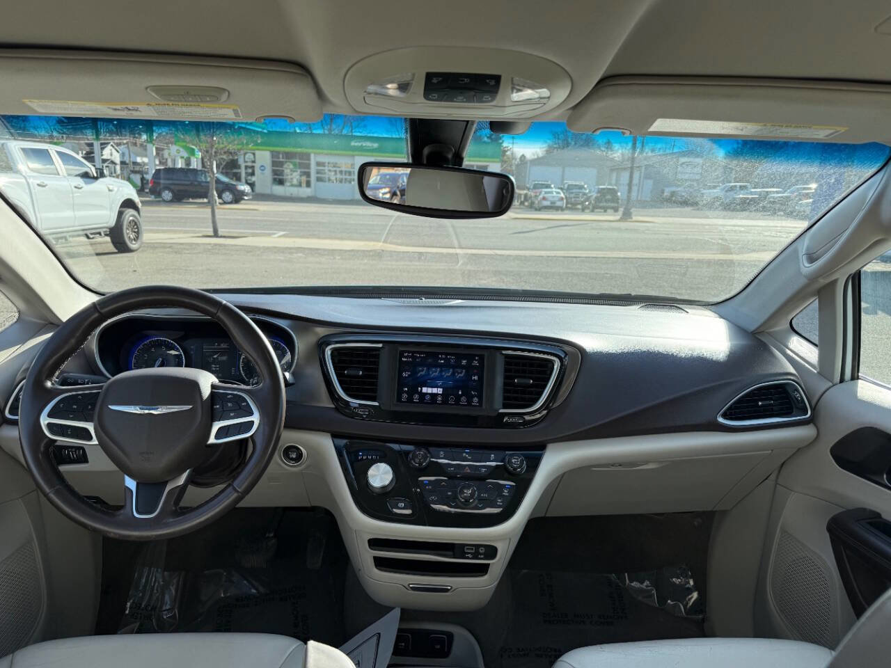 Used 2018 Chrysler Pacifica Touring-L image 25