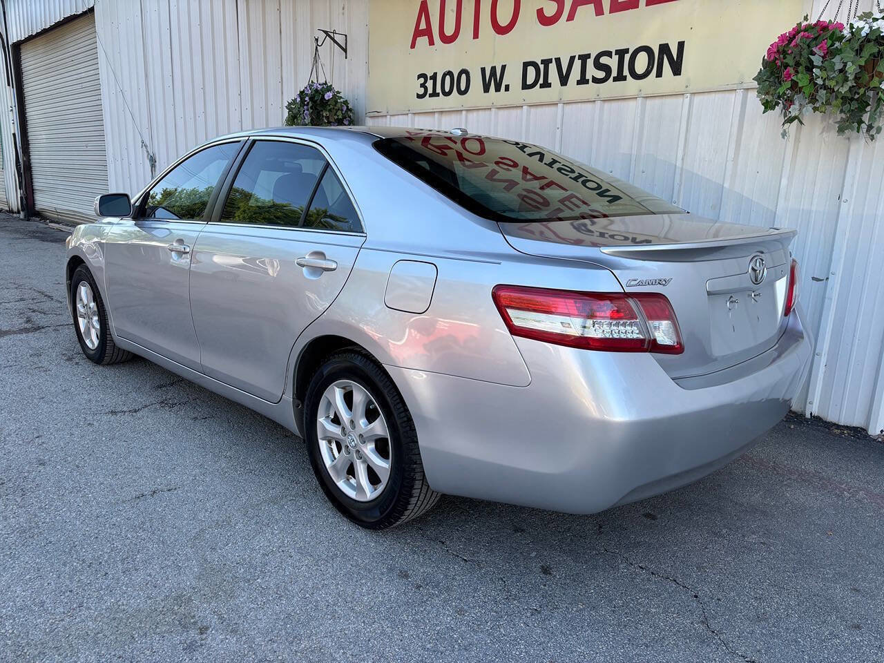 Used 2011 Toyota Camry LE w/ LE Extra-Value Pkg image 4