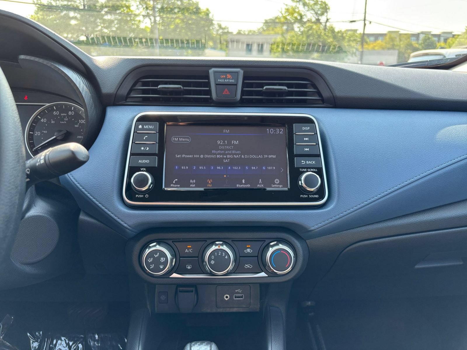 Used 2025 Nissan Versa SV FWD image 17