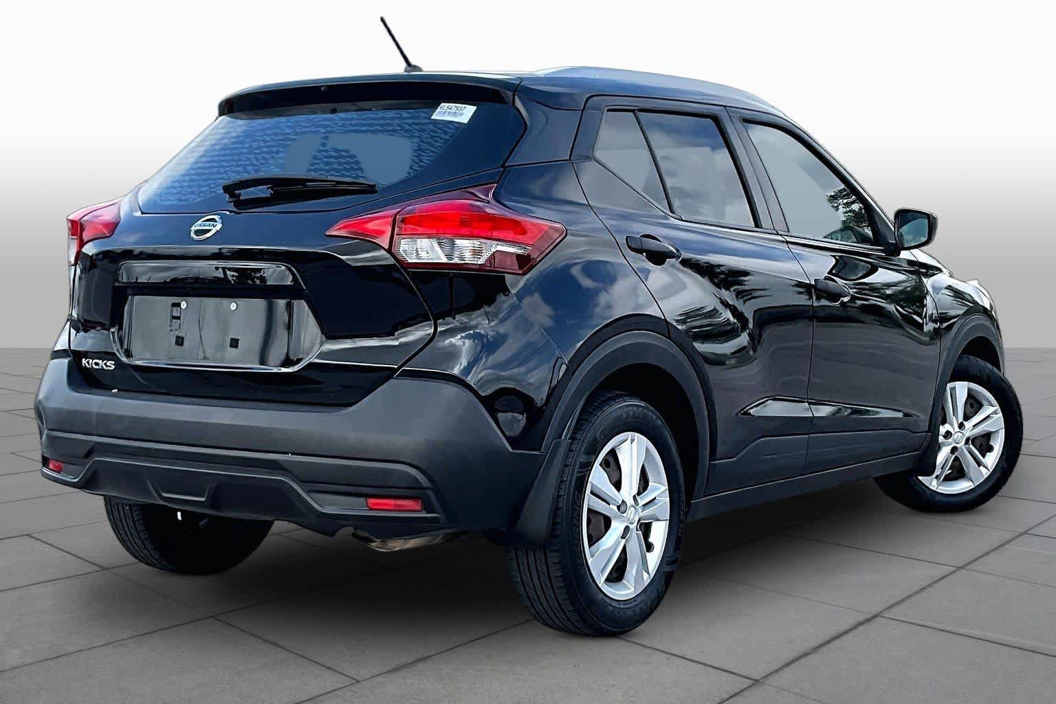 Used 2019 Nissan Kicks S FWD image 13