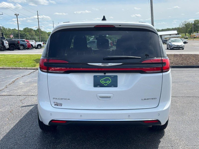 Used 2026 Chrysler Pacifica Limited FWD image 4