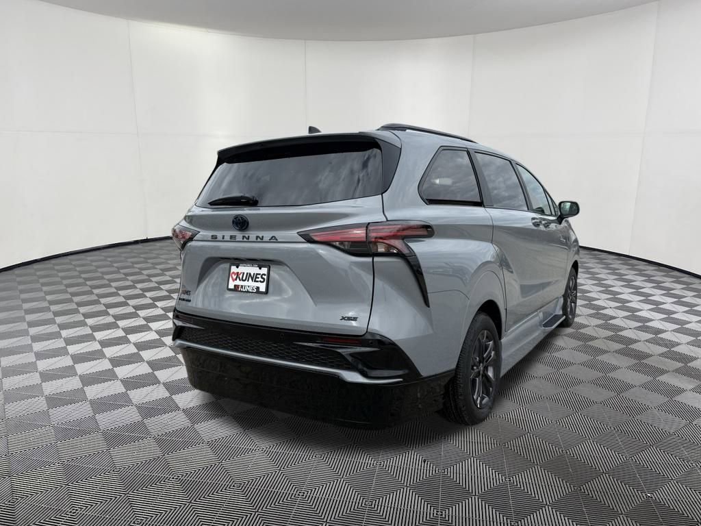 Used 2025 Toyota Sienna XSE w/ XSE Plus Package image 8