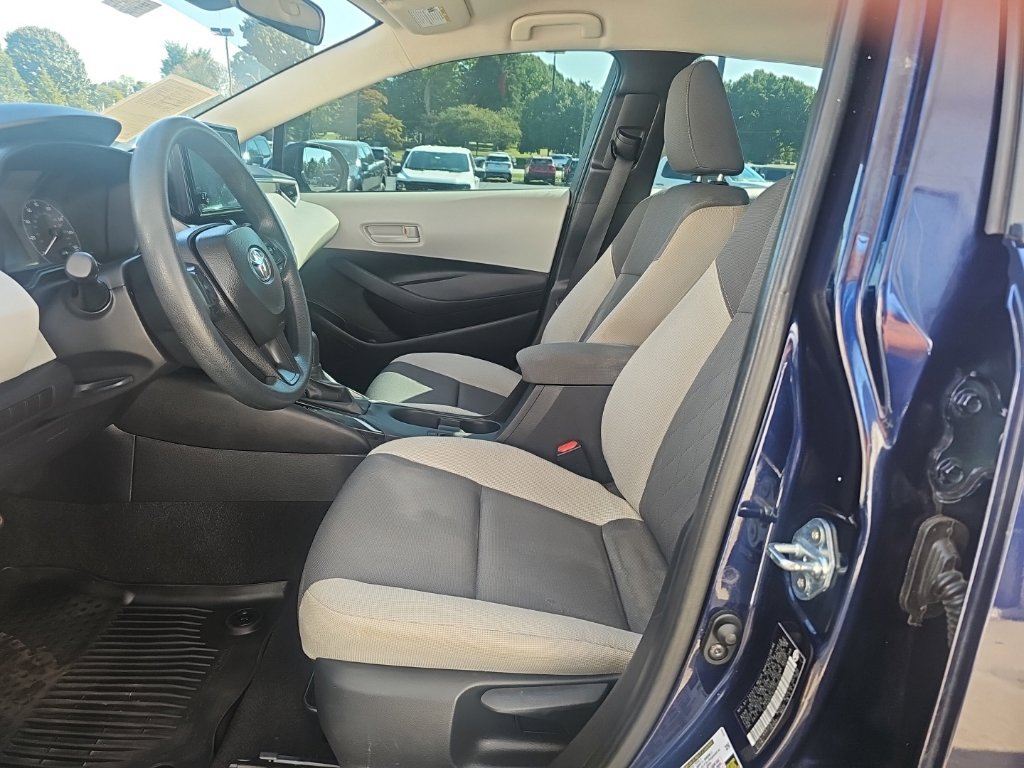 Used 2025 Toyota Corolla LE FWD image 9