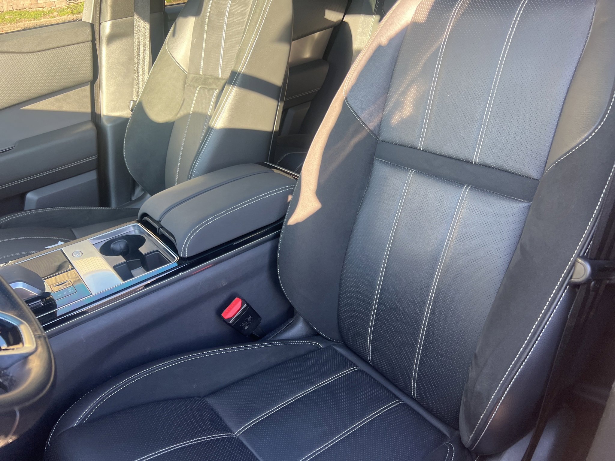 Used 2022 Land Rover Range Rover Velar S image 12