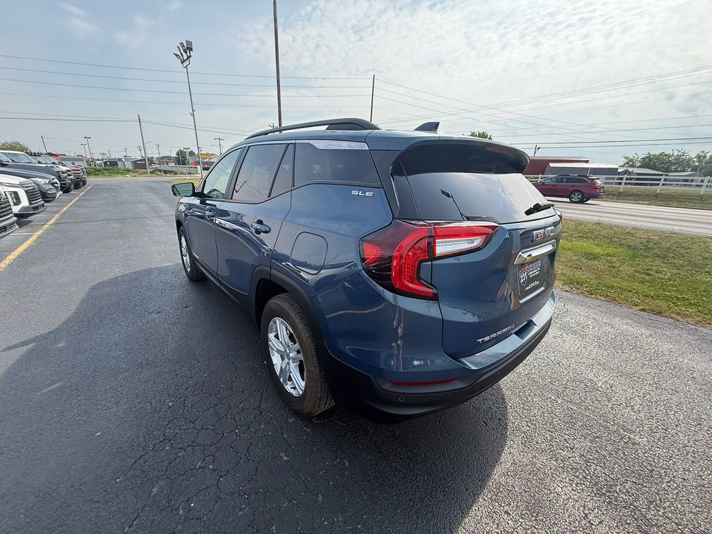 Used 2024 GMC Terrain SLE w/ Driver Convenience Package FWD image 6