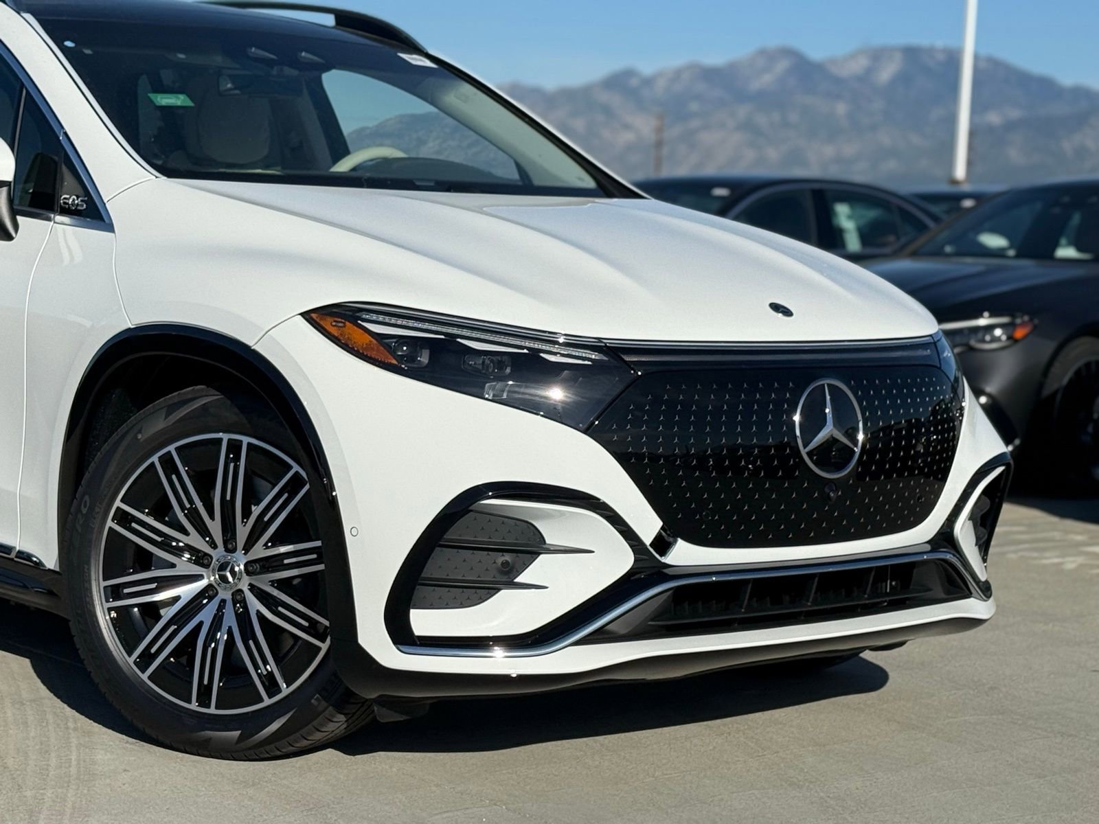 New 2026 Mercedes-Benz EQS 550 4MATIC SUV image 3