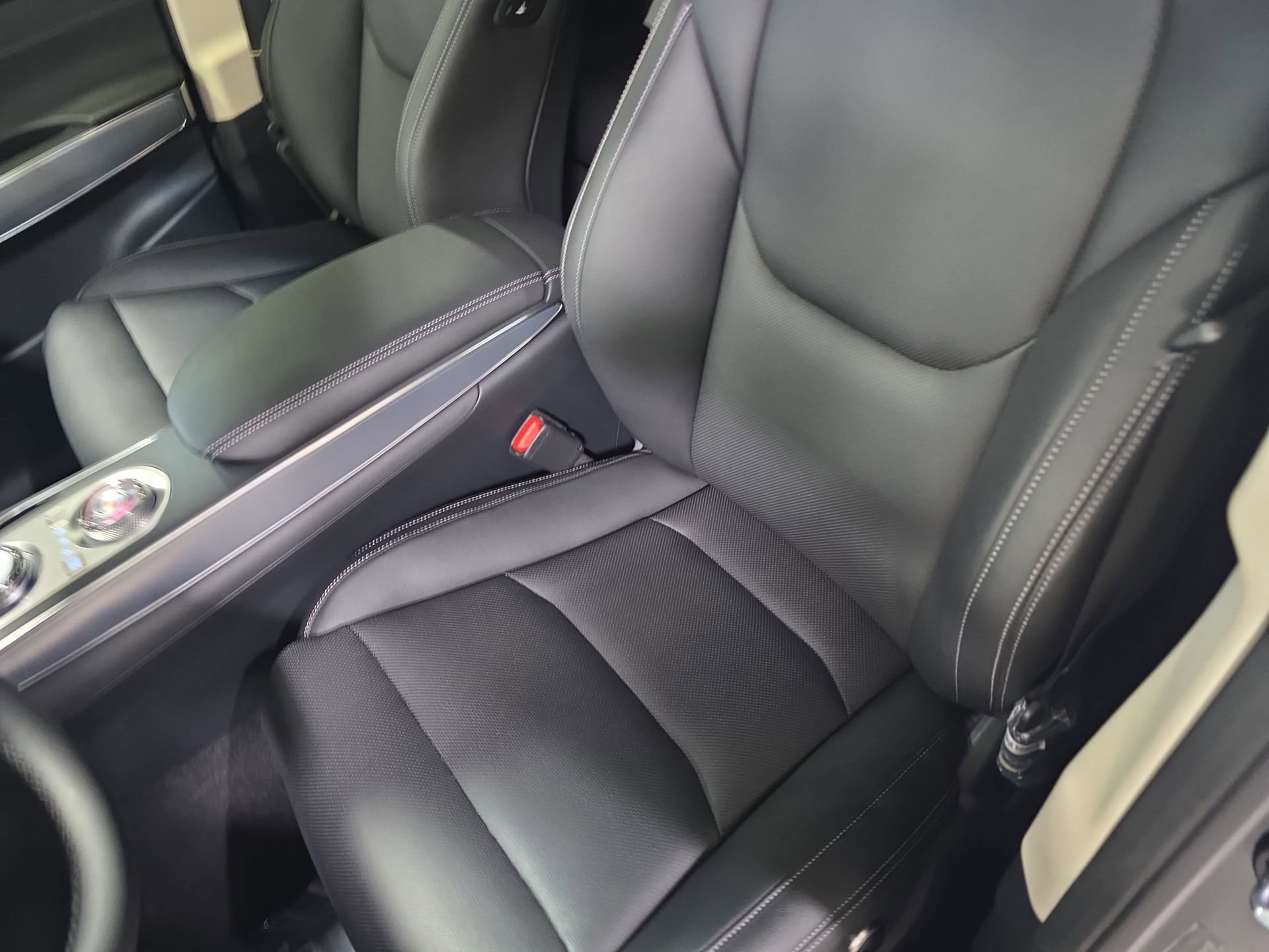 Used 2025 Genesis GV70 2.5T w/ Select Package image 15