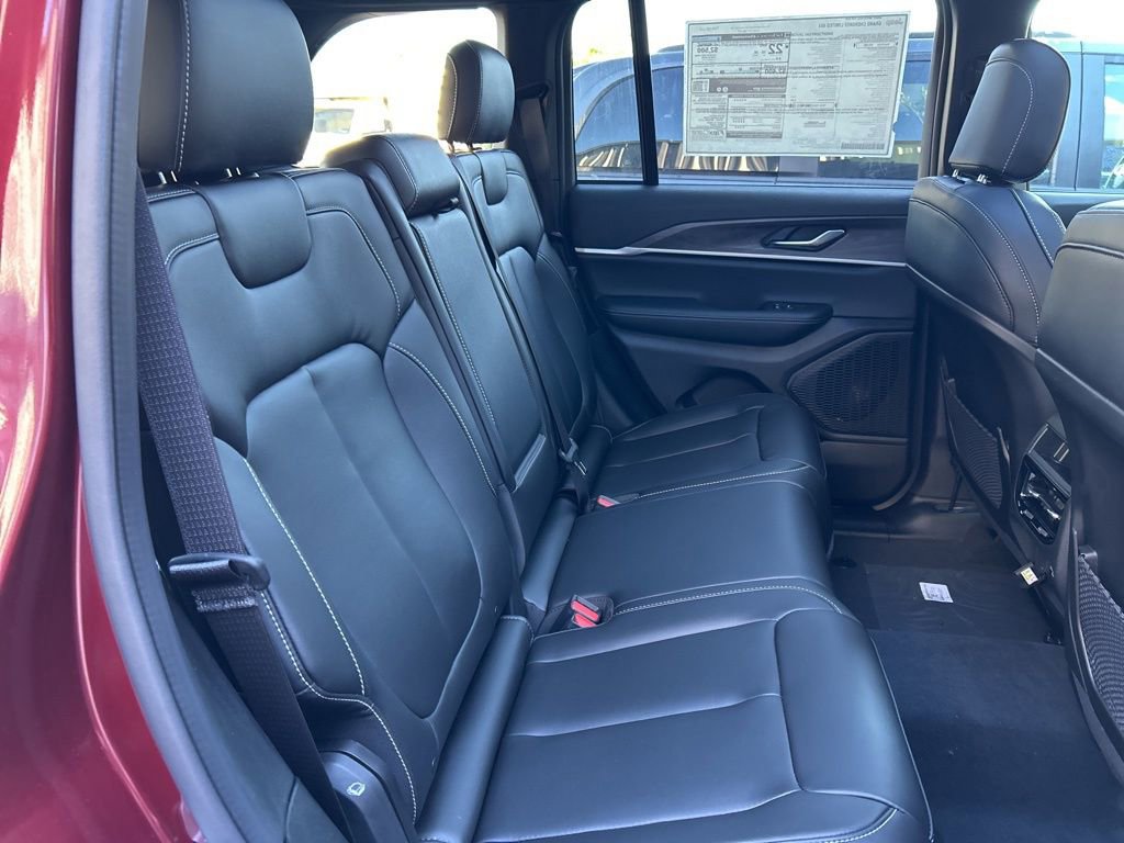 New 2025 Jeep Grand Cherokee Limited w/ Black Appearance Package image 41