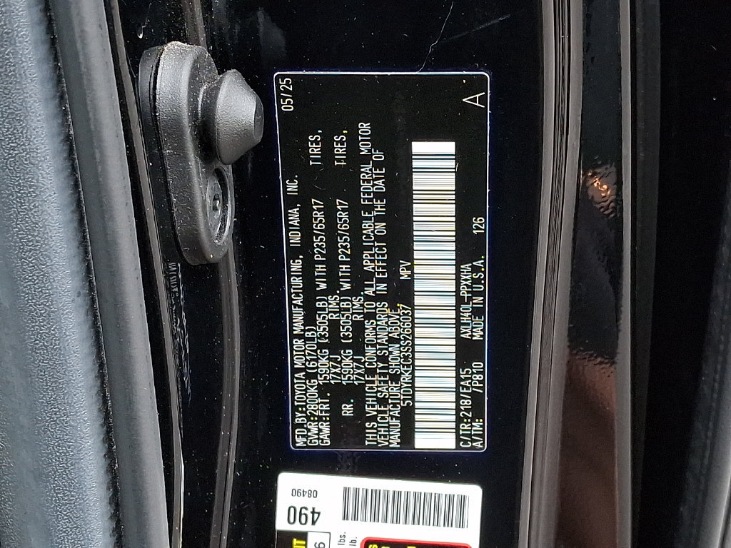 Used 2025 Toyota Sienna XLE FWD image 28