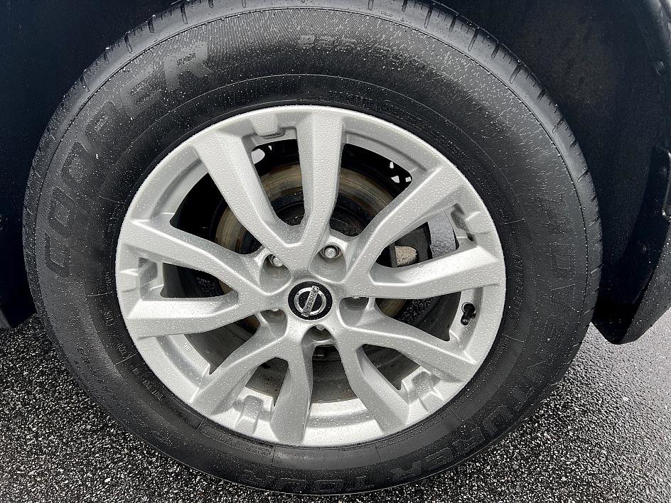 Used 2017 Nissan Rogue SV image 10