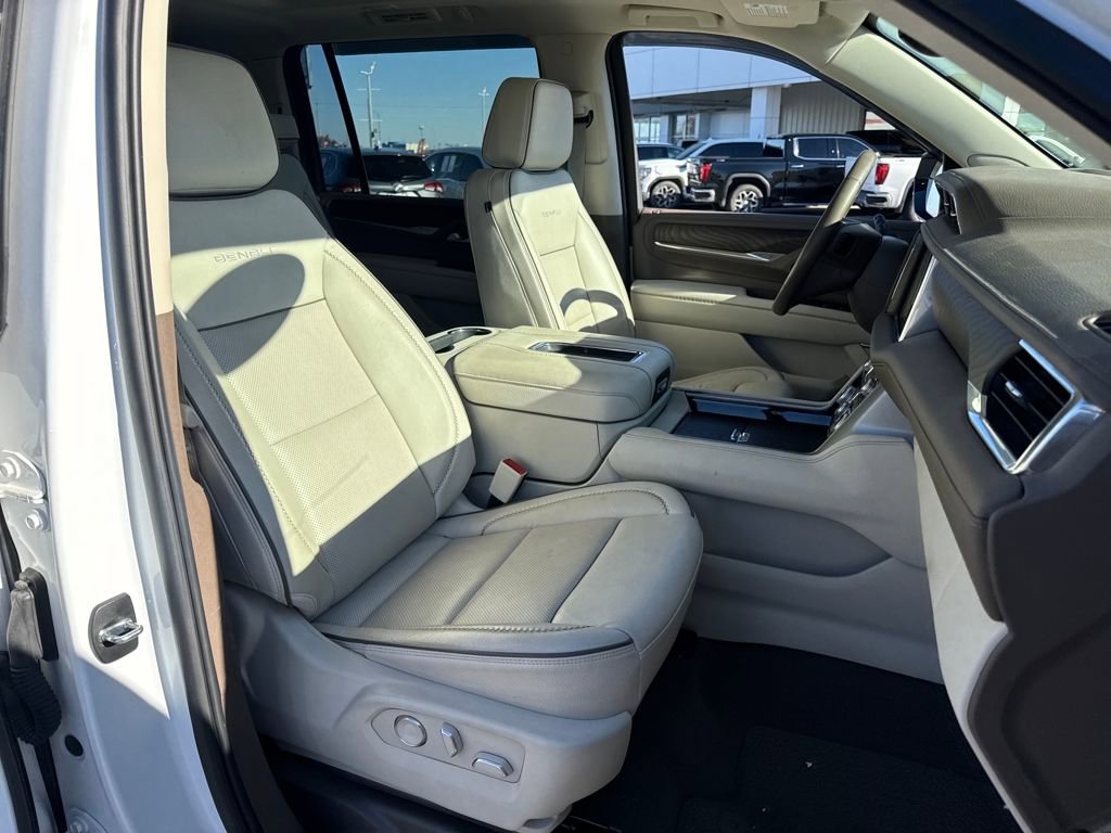 Used 2023 GMC Yukon XL Denali image 12
