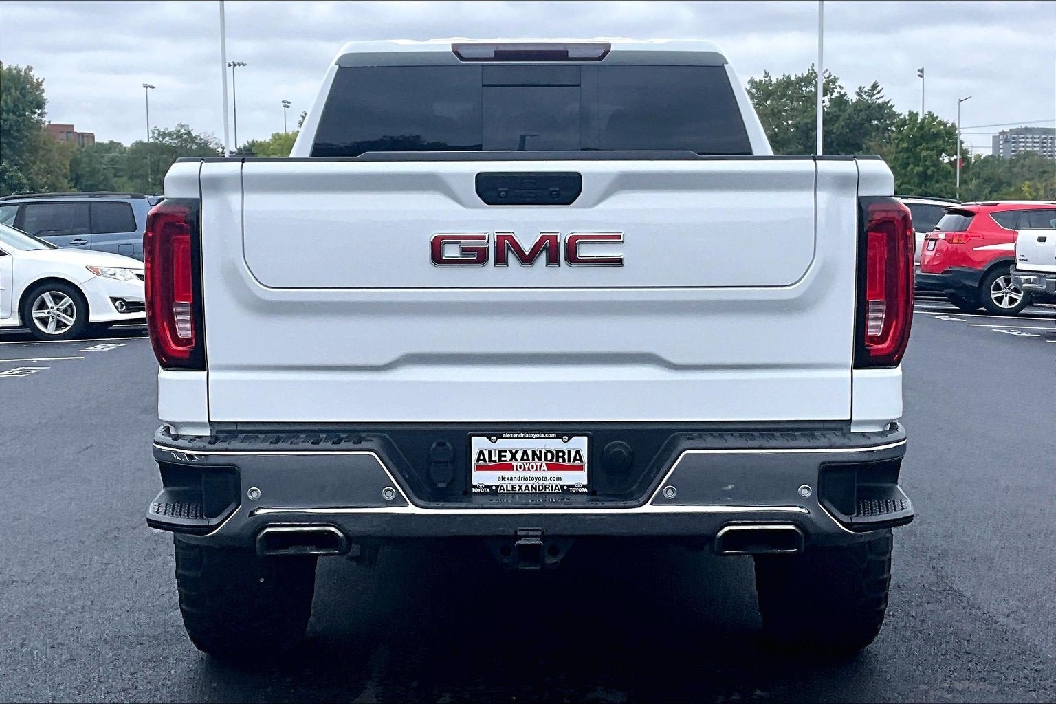 Used 2019 GMC Sierra 1500 SLT w/ SLT Premium Plus Package AWD/4WD image 4