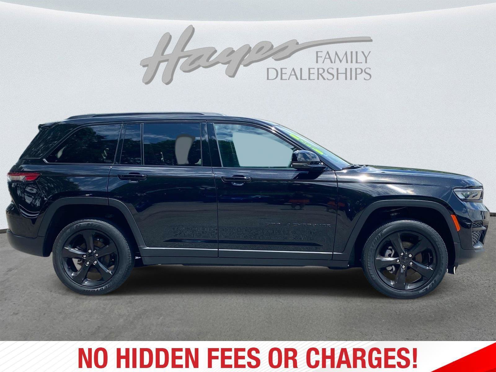 Used 2024 Jeep Grand Cherokee Altitude AWD/4WD image 2