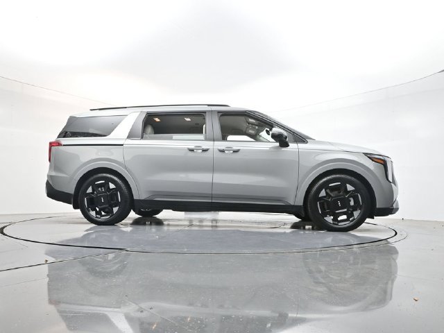 Used 2025 Kia Carnival EX FWD image 57