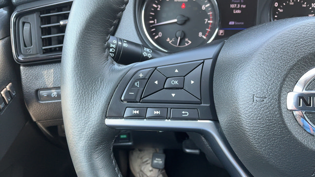 Used 2018 Nissan Rogue SV w/ Premium Package AWD/4WD image 12