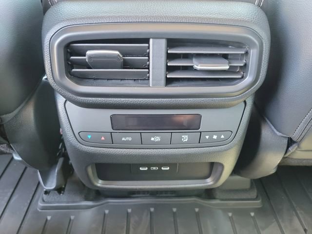 Used 2025 Honda Pilot Touring image 13