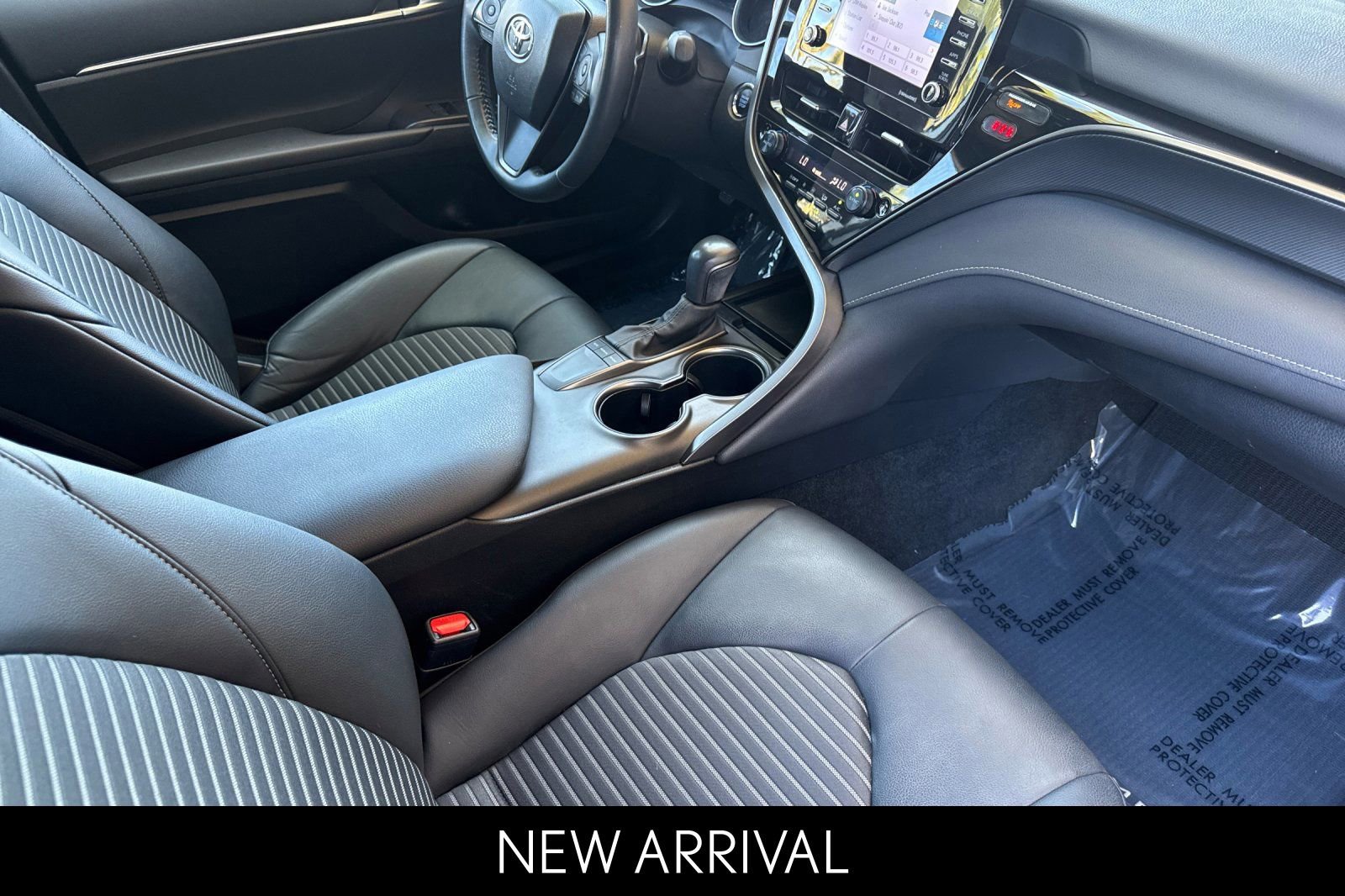 Used 2024 Toyota Camry SE w/ Convenience Package image 18