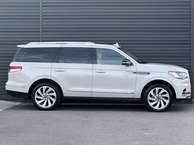 Used 2024 Lincoln Navigator Reserve AWD/4WD image 8