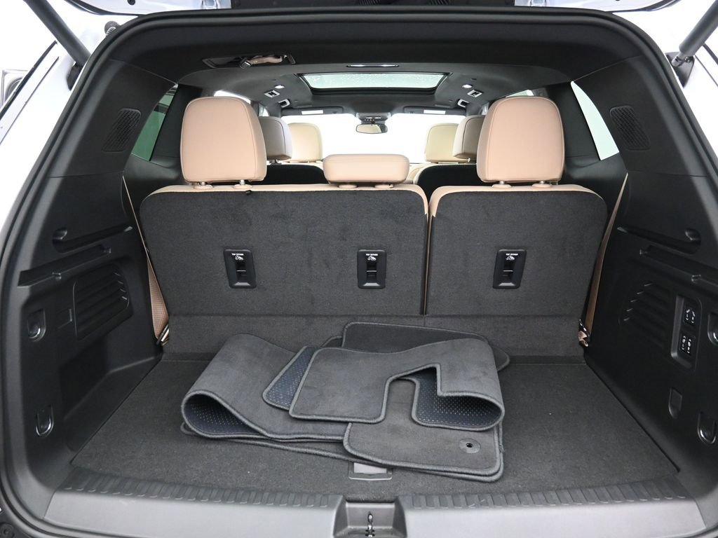 Used 2025 Buick Enclave Preferred w/ Power Package image 32