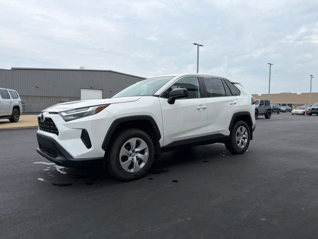 Used 2024 Toyota RAV4 LE AWD/4WD image 3