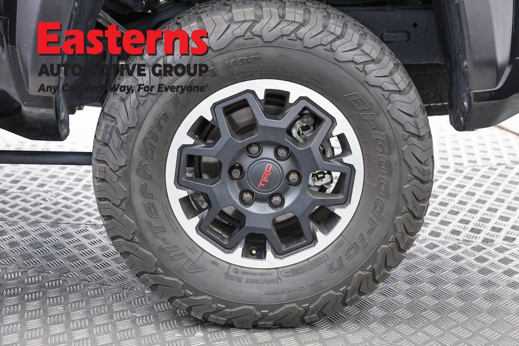 Used 2024 Toyota Tacoma TRD Off-Road AWD/4WD image 32