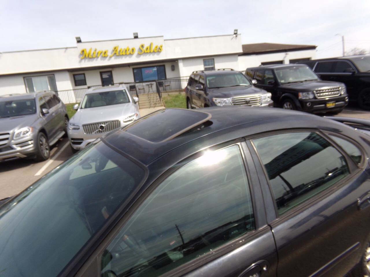 Used 2004 Ford Taurus SEL image 5