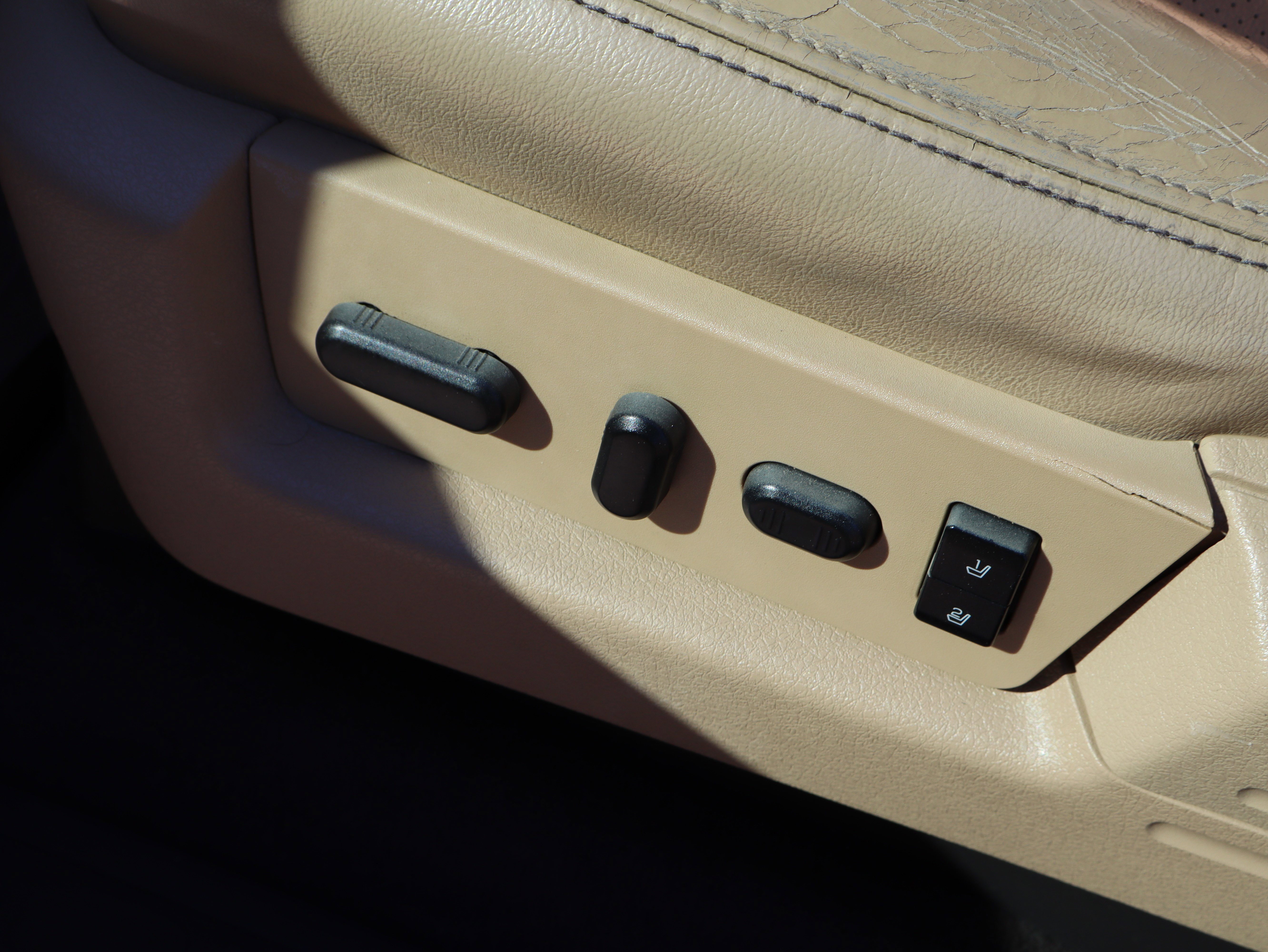 Used 2013 Ford F150 Lariat w/ Mid Equipment Group image 29