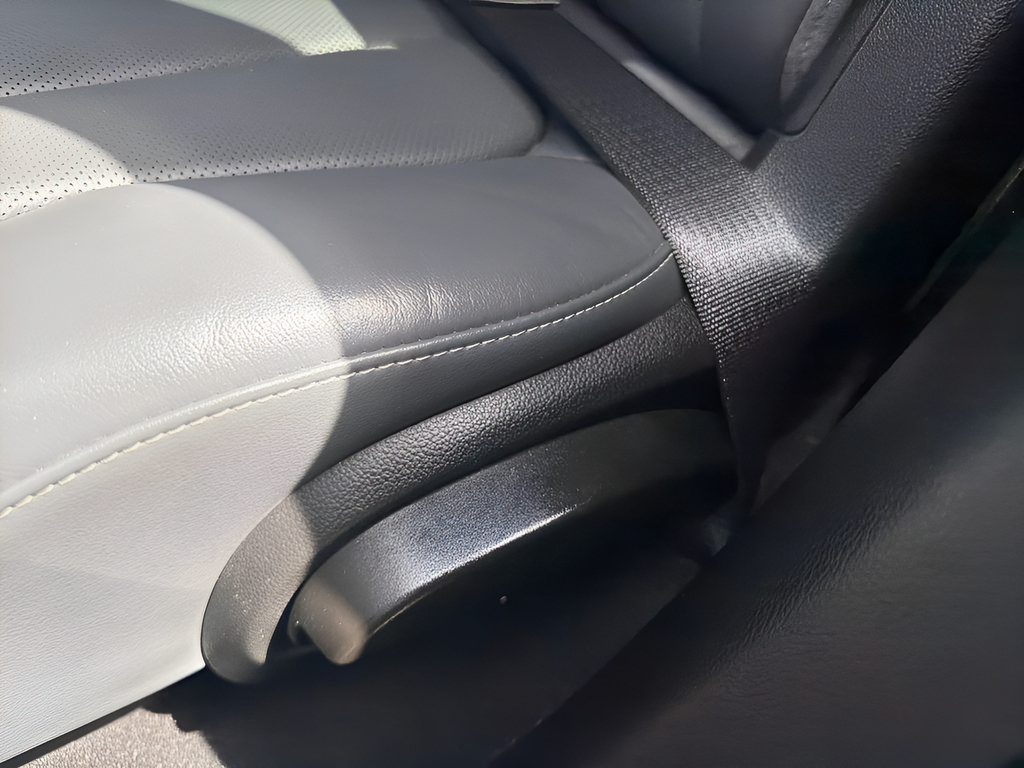 Used 2020 Buick Envision Premium AWD/4WD image 23