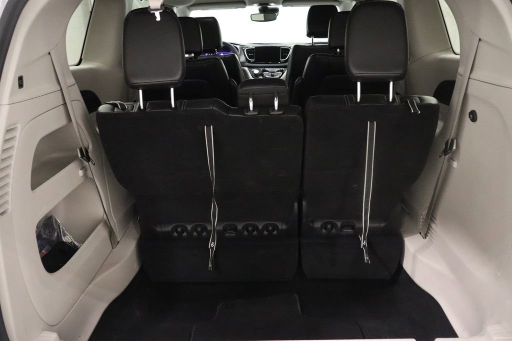 Used 2024 Chrysler Pacifica Touring-L image 18