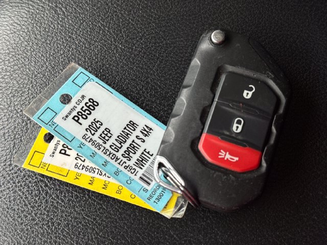 Used 2025 Jeep Gladiator Sport AWD/4WD image 29