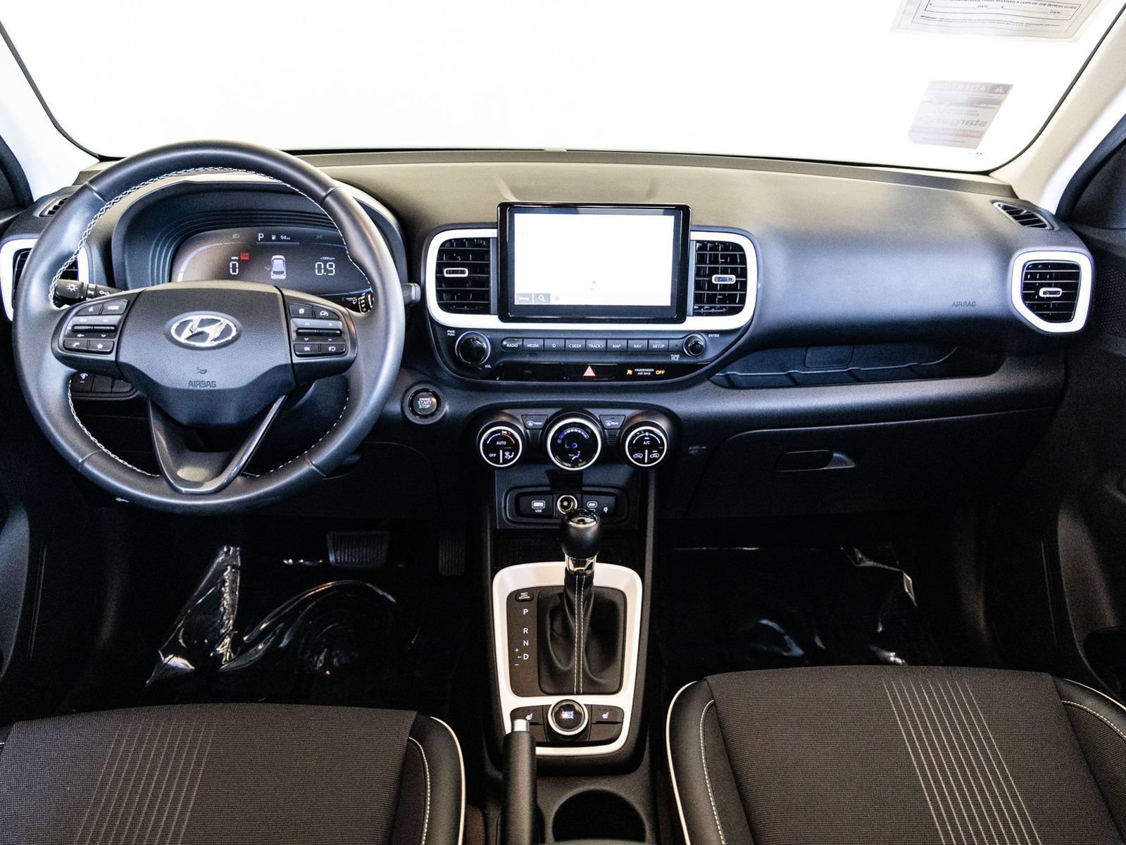 Used 2023 Hyundai Venue Limited FWD image 25