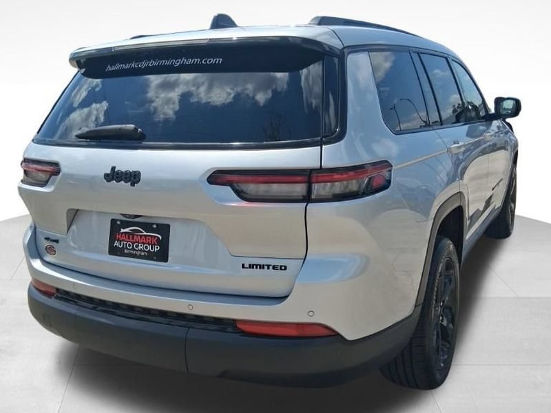 Used 2023 Jeep Grand Cherokee L Limited w/ Black Appearance Package AWD/4WD image 3