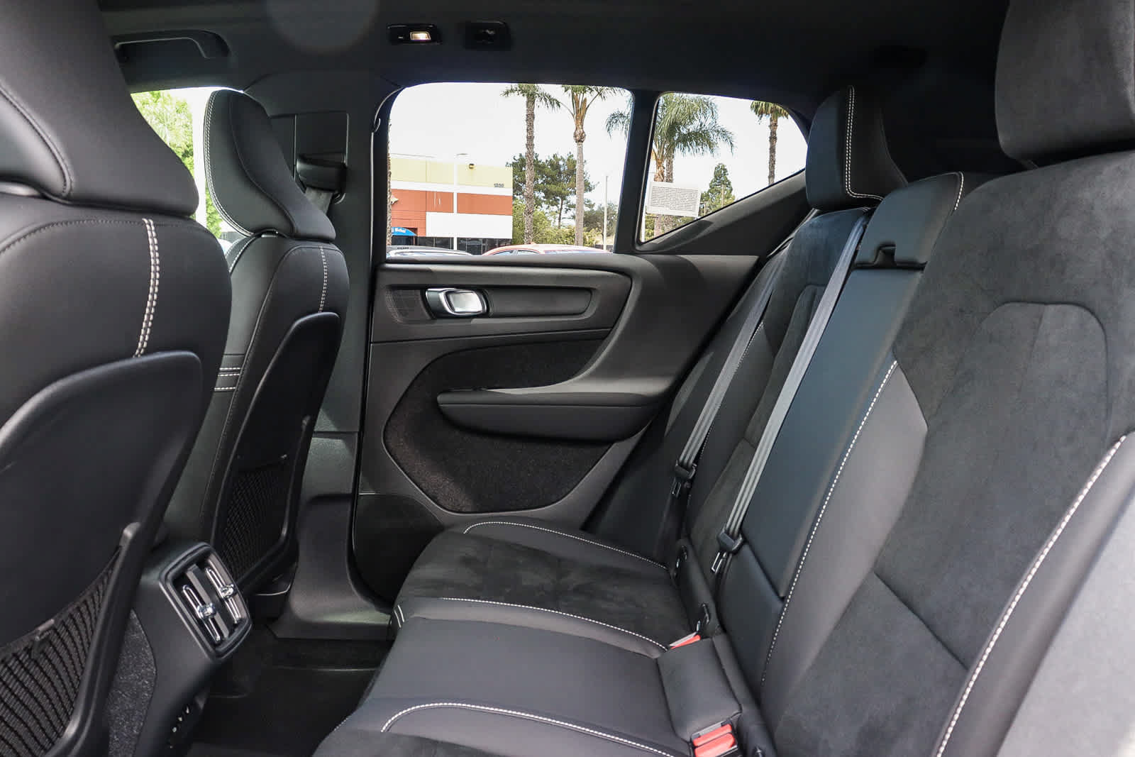 Used 2023 Volvo XC40 B5 Ultimate AWD/4WD image 23