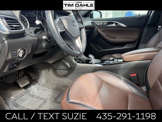 Used 2017 INFINITI QX30 Premium w/ Technology Package image 10