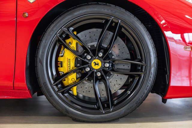 Used 2018 Ferrari 488 GTB RWD image 23