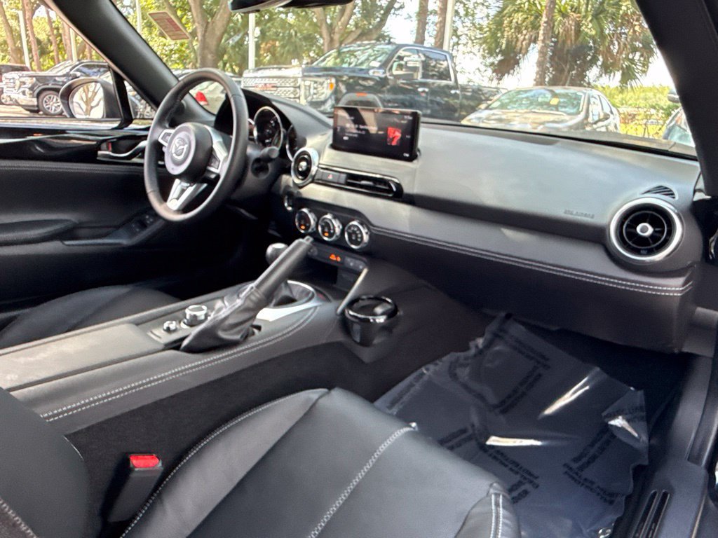 Used 2025 MAZDA MX-5 Miata RF Grand Touring RWD image 17