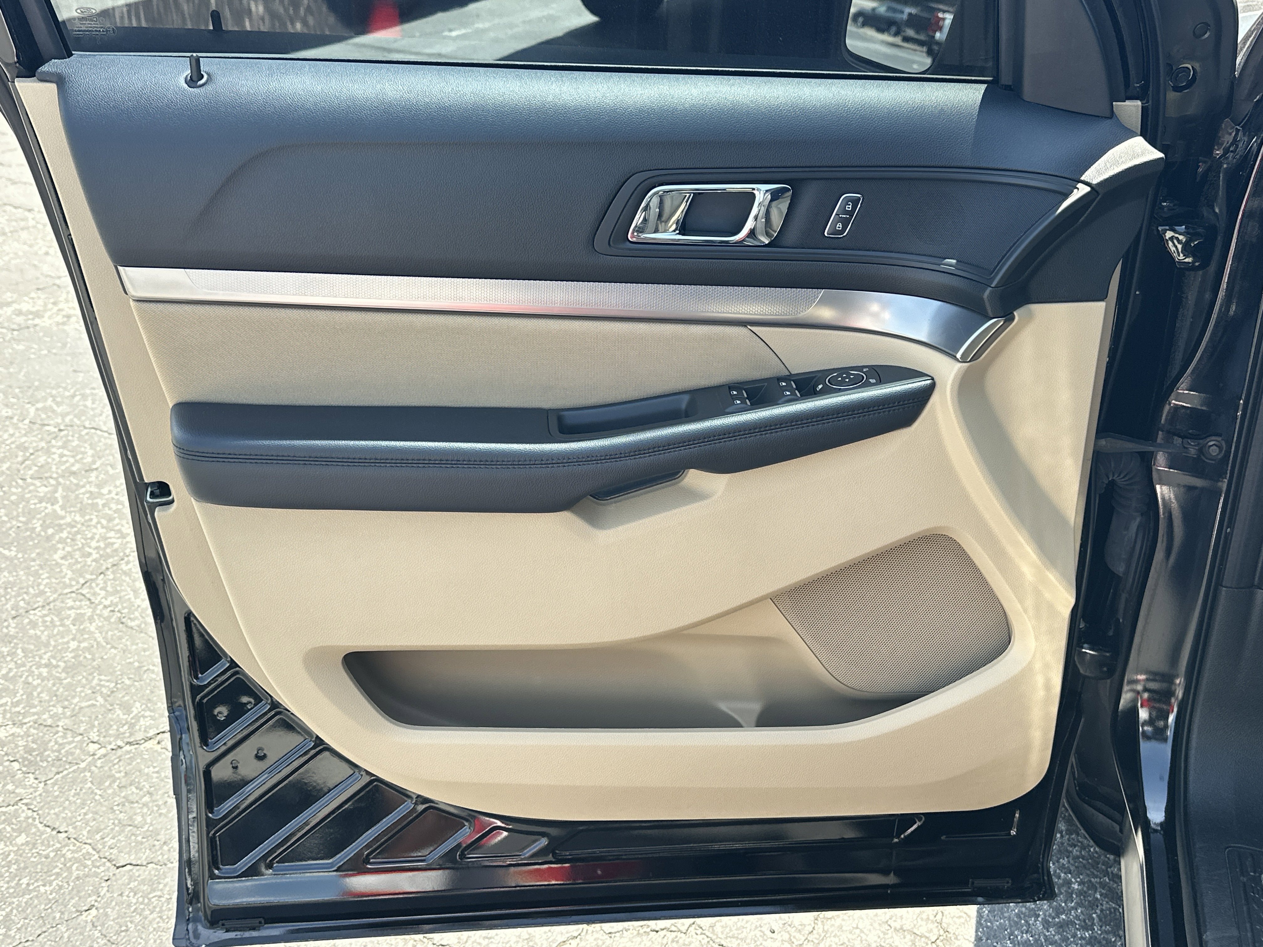 Used 2017 Ford Explorer FWD image 11