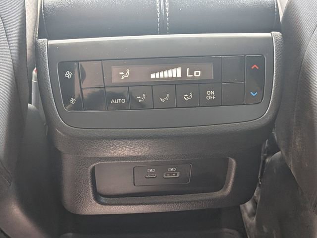 Used 2024 Nissan Pathfinder SV image 14