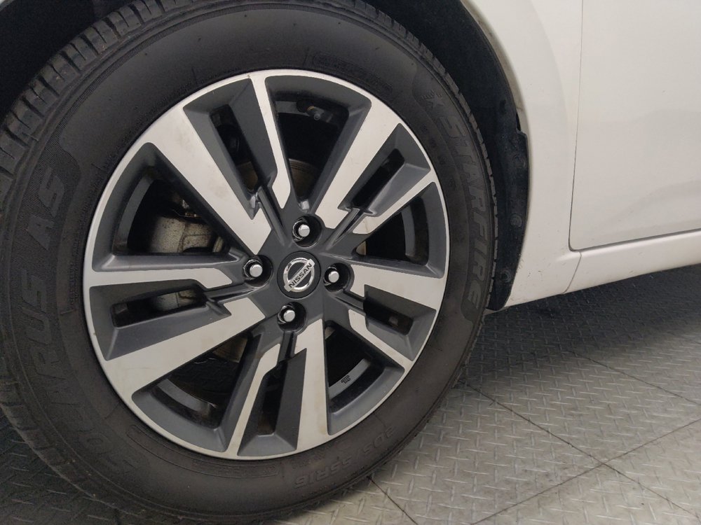 Used 2022 Nissan Versa SV FWD image 31