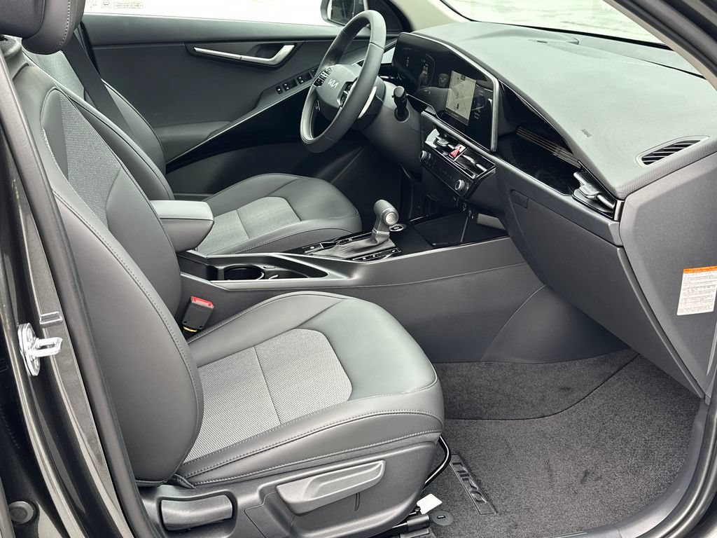 New 2026 Kia Niro EX FWD image 11