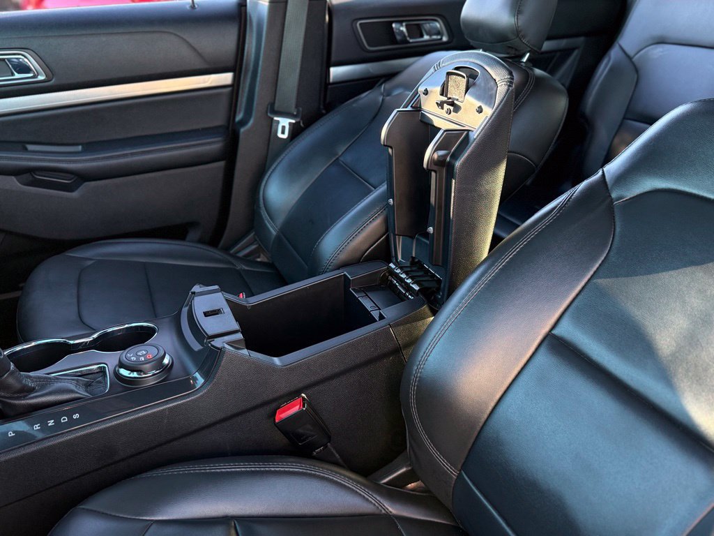 Used 2019 Ford Explorer XLT w/ Equipment Group 202A AWD/4WD image 31