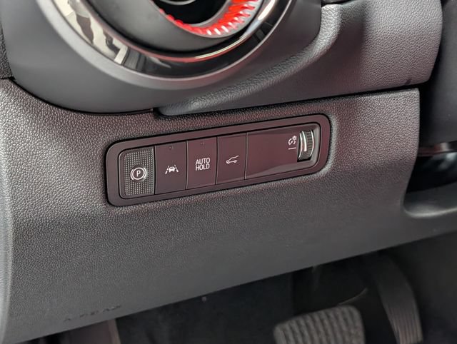 Certified 2025 Chevrolet Equinox EV RS AWD/4WD image 19